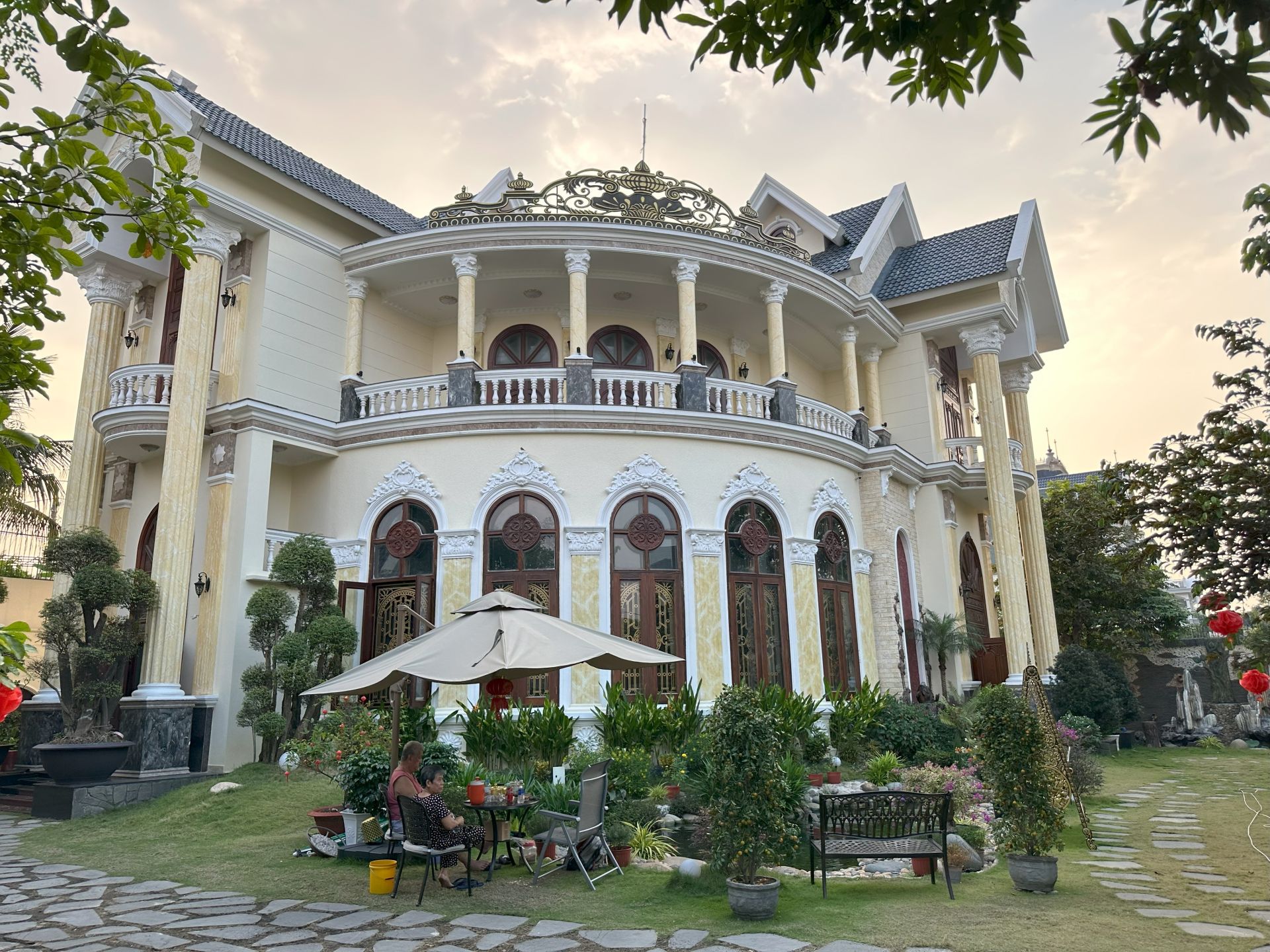 THI CÔNG THỰC TẾ CÔNG TRÌNH MỸ KIỀU VILLA